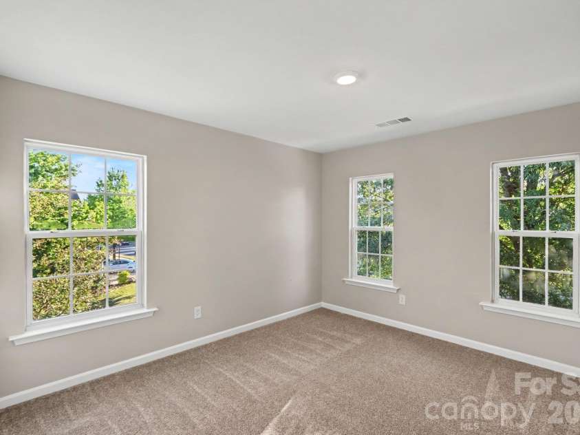 4059 Houldsworth Drive, Charlotte, NC 28213.  MLS# CAR4429618, YatesRealty ID 54181. 