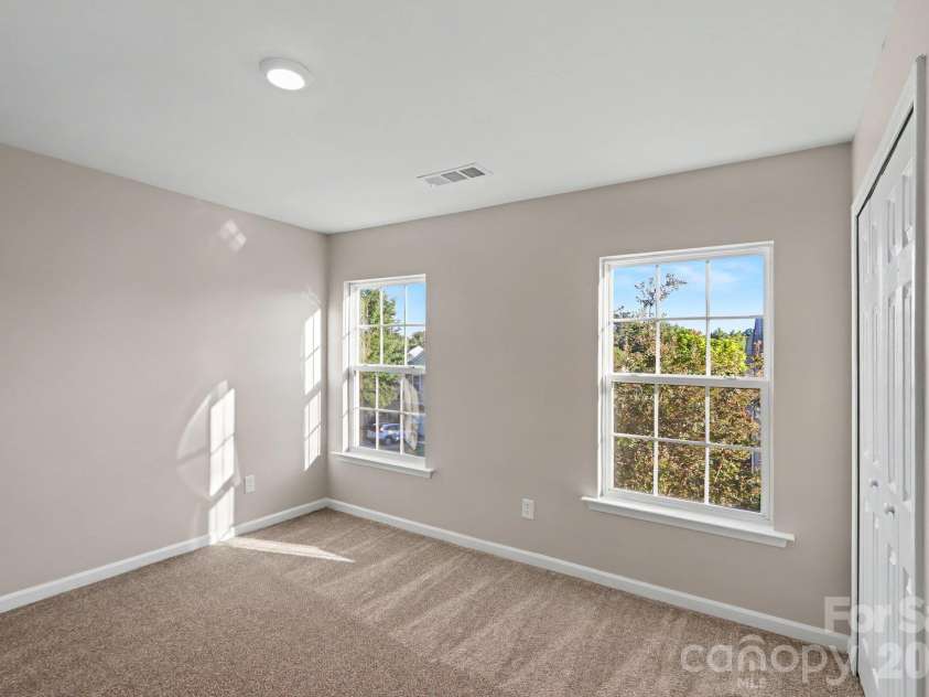 4059 Houldsworth Drive, Charlotte, NC 28213.  MLS# CAR4429618, YatesRealty ID 54181. 