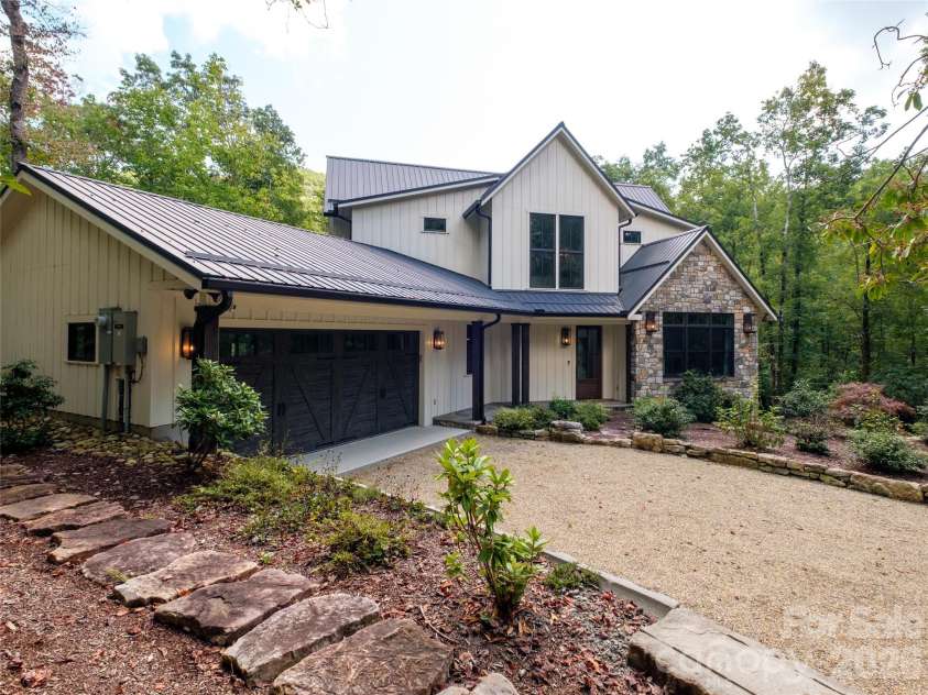 158 Bucks Crossing, Brevard, NC 28712.  MLS# CAR4429620, YatesRealty ID 54187. 