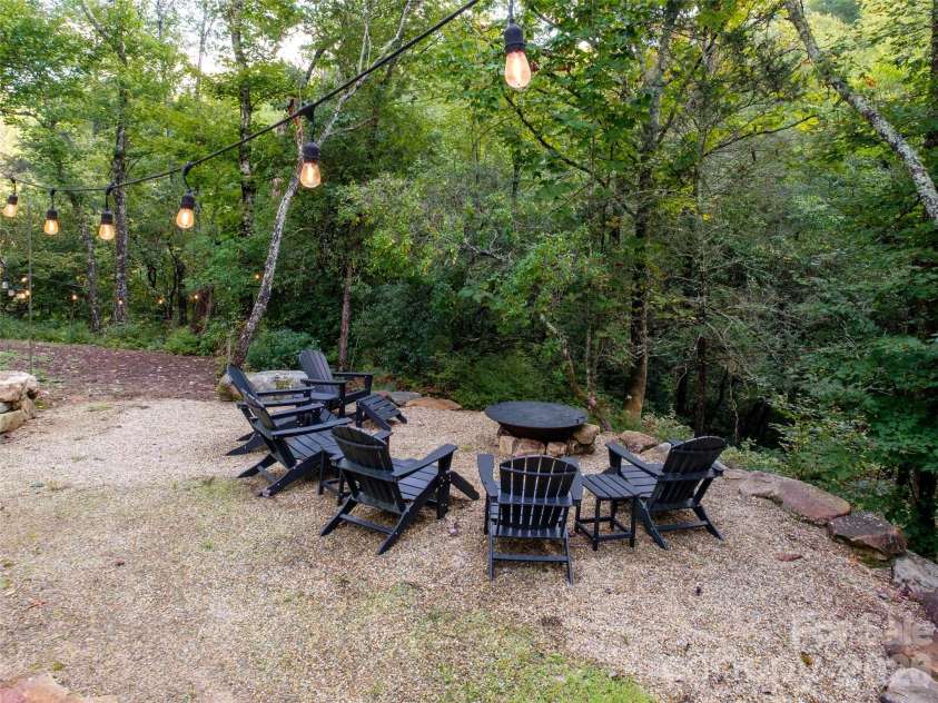 158 Bucks Crossing, Brevard, NC 28712.  MLS# CAR4429620, YatesRealty ID 54187. 