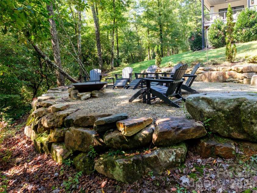 158 Bucks Crossing, Brevard, NC 28712.  MLS# CAR4429620, YatesRealty ID 54187. 