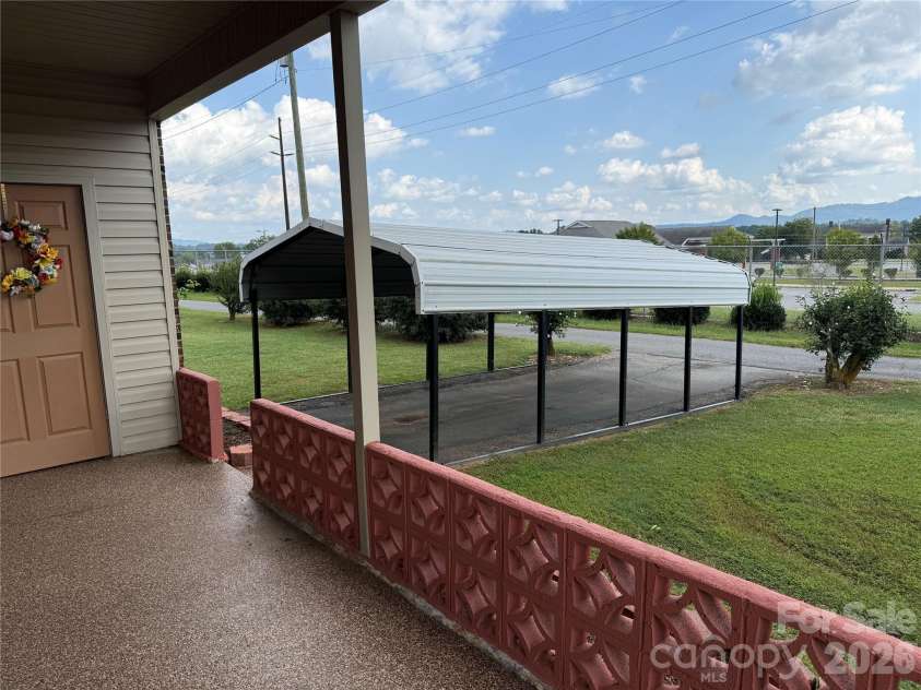 108 Brittain Drive, Morganton, NC 28655.  MLS# CAR4430518, YatesRealty ID 54188. 