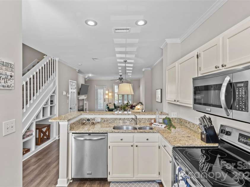 2638 Dilworth Heights Lane, Charlotte, NC 28209.  MLS# CAR4245437, YatesRealty ID 5419. 
