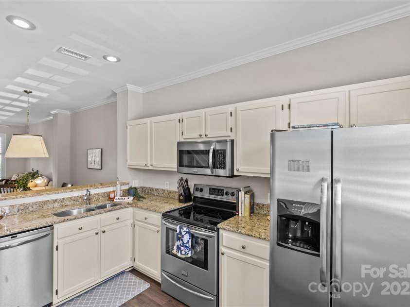 2638 Dilworth Heights Lane, Charlotte, NC 28209.  MLS# CAR4245437, YatesRealty ID 5419. 
