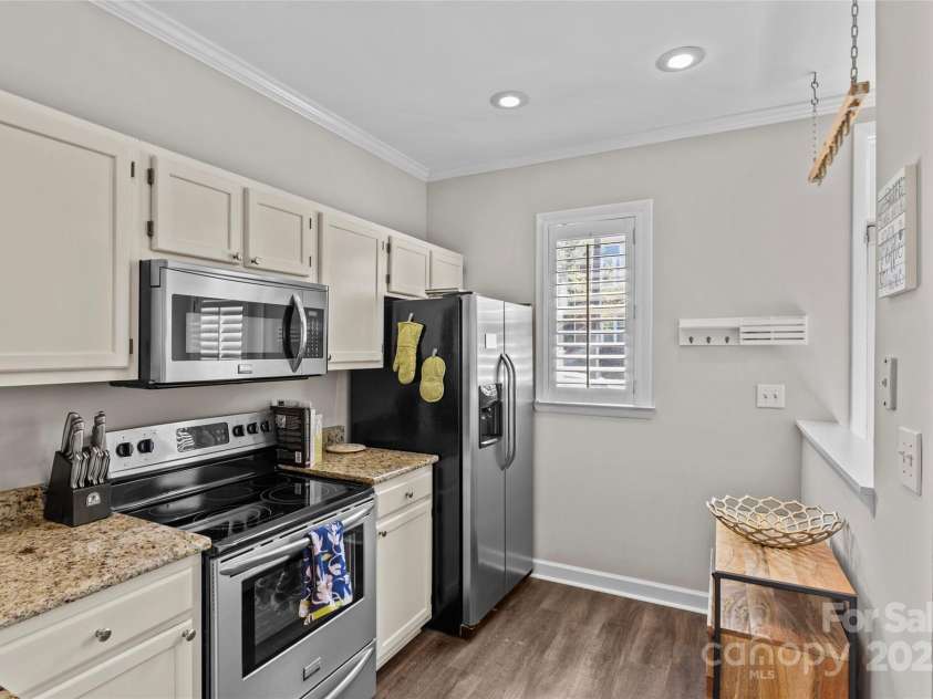 2638 Dilworth Heights Lane, Charlotte, NC 28209.  MLS# CAR4245437, YatesRealty ID 5419. 