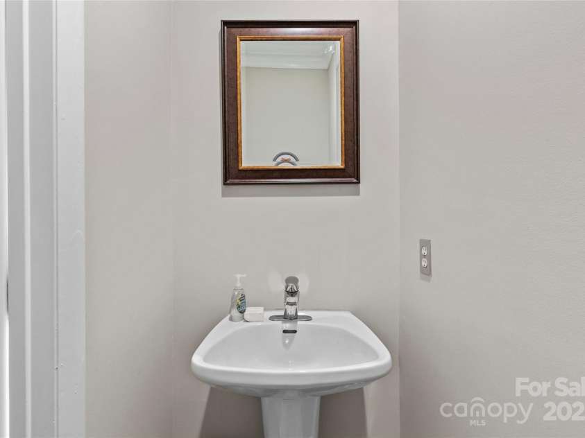 2638 Dilworth Heights Lane, Charlotte, NC 28209.  MLS# CAR4245437, YatesRealty ID 5419. 