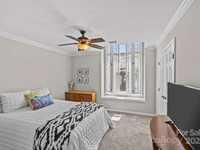 2638 Dilworth Heights Lane, Charlotte, NC 28209.  MLS# CAR4245437, YatesRealty ID 5419. 