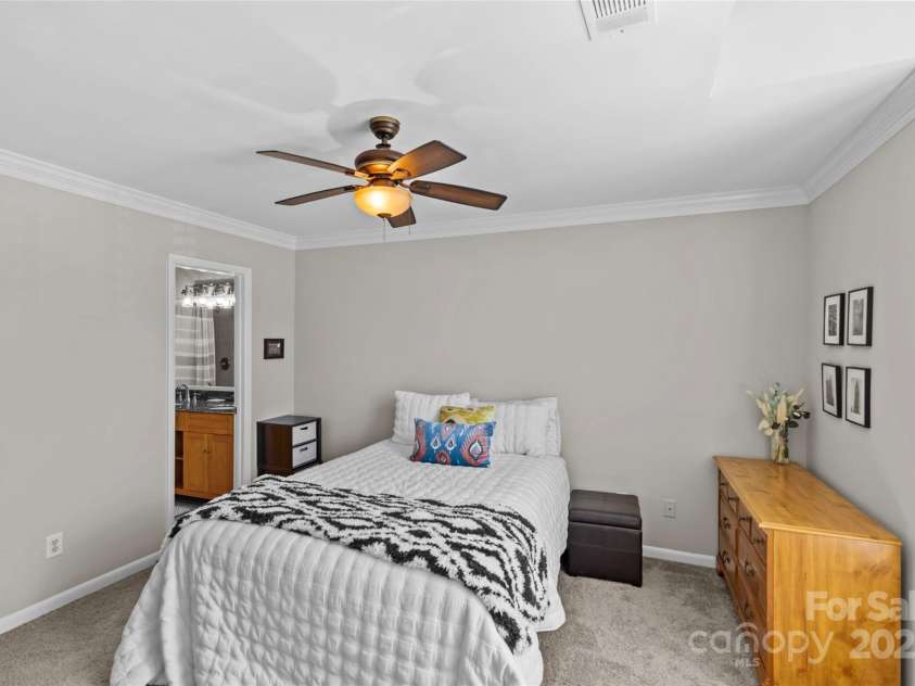 2638 Dilworth Heights Lane, Charlotte, NC 28209.  MLS# CAR4245437, YatesRealty ID 5419. 