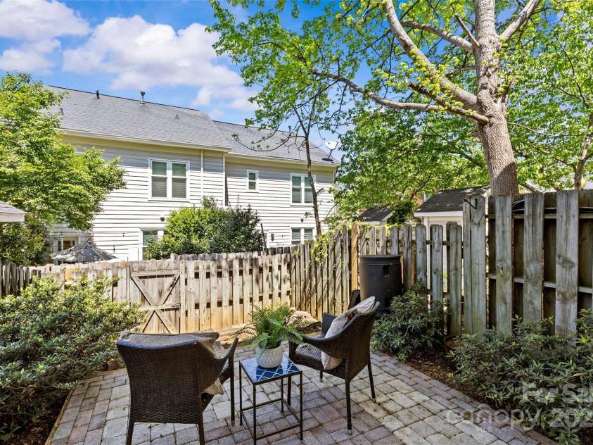 2638 Dilworth Heights Lane, Charlotte, NC 28209.  MLS# CAR4245437, YatesRealty ID 5419. 