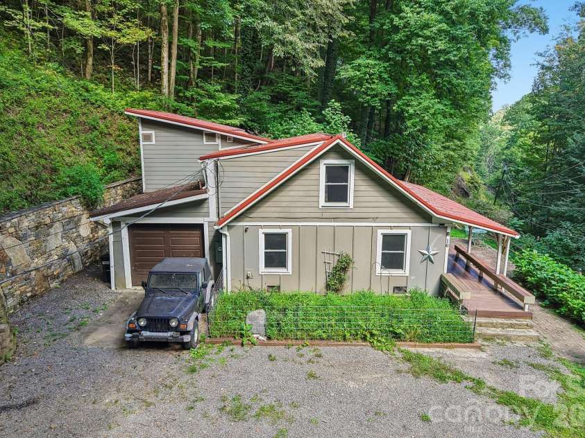 16 Wits End Way, Waynesville, NC 28785.  MLS# CAR4428017, YatesRealty ID 54199. 
