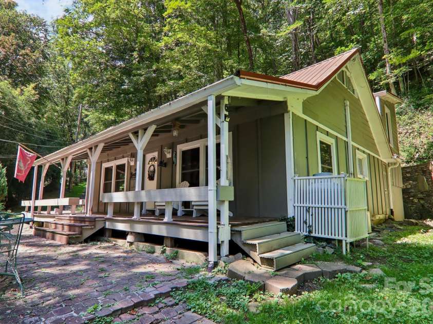 16 Wits End Way, Waynesville, NC 28785.  MLS# CAR4428017, YatesRealty ID 54199. 