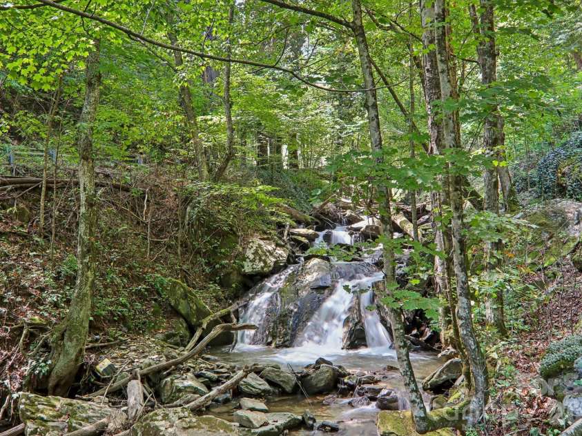 16 Wits End Way, Waynesville, NC 28785.  MLS# CAR4428017, YatesRealty ID 54199. 
