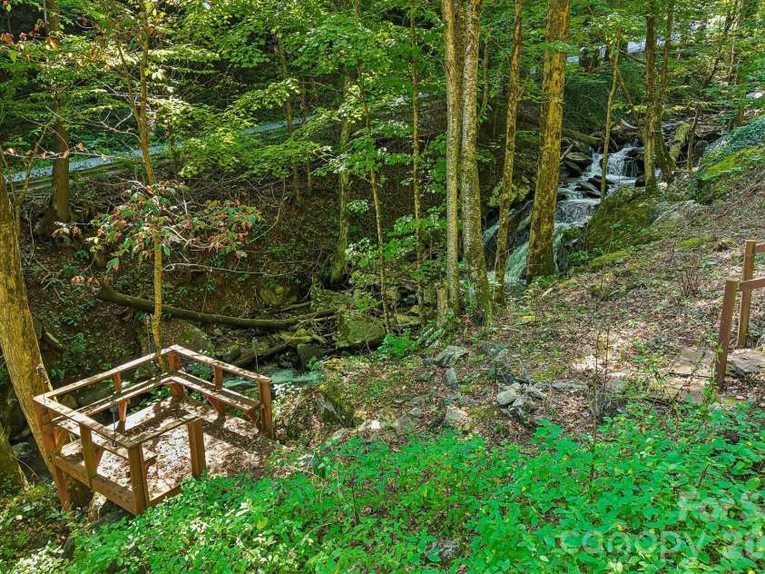 16 Wits End Way, Waynesville, NC 28785.  MLS# CAR4428017, YatesRealty ID 54199. 