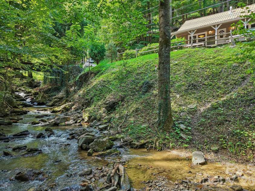 16 Wits End Way, Waynesville, NC 28785.  MLS# CAR4428017, YatesRealty ID 54199. 