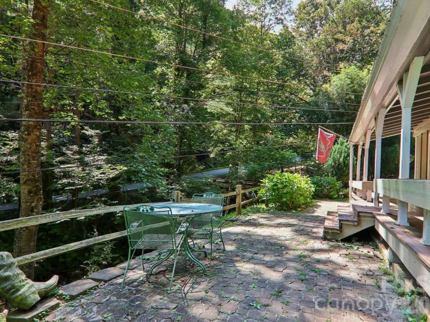 16 Wits End Way, Waynesville, NC 28785.  MLS# CAR4428017, YatesRealty ID 54199. 