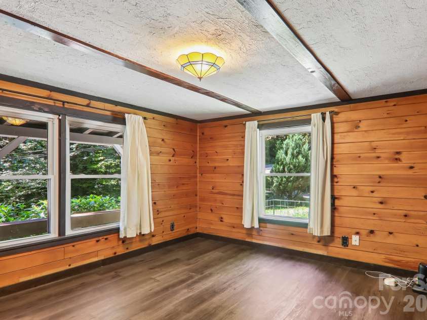 16 Wits End Way, Waynesville, NC 28785.  MLS# CAR4428017, YatesRealty ID 54199. 