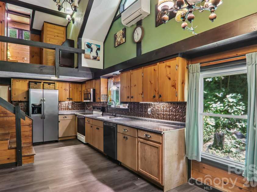 16 Wits End Way, Waynesville, NC 28785.  MLS# CAR4428017, YatesRealty ID 54199. 