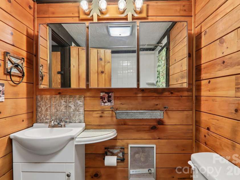 16 Wits End Way, Waynesville, NC 28785.  MLS# CAR4428017, YatesRealty ID 54199. 