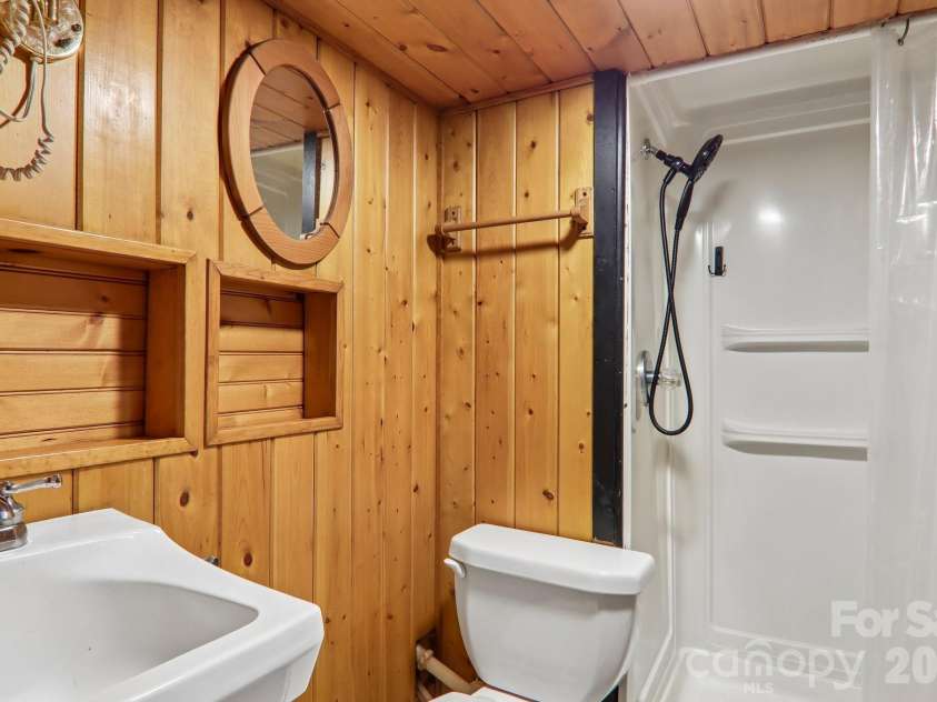 16 Wits End Way, Waynesville, NC 28785.  MLS# CAR4428017, YatesRealty ID 54199. 