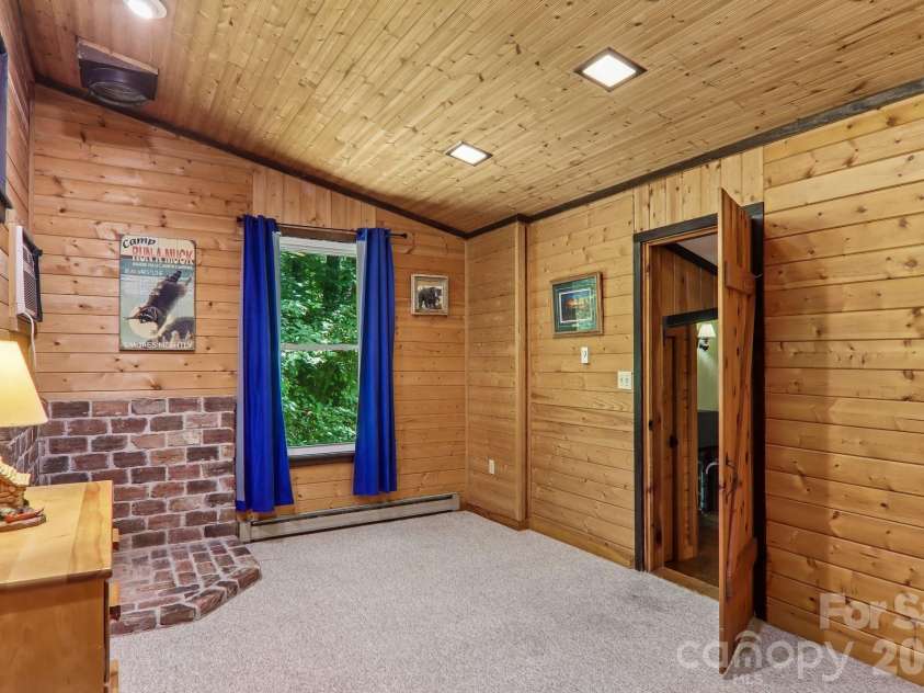 16 Wits End Way, Waynesville, NC 28785.  MLS# CAR4428017, YatesRealty ID 54199. 