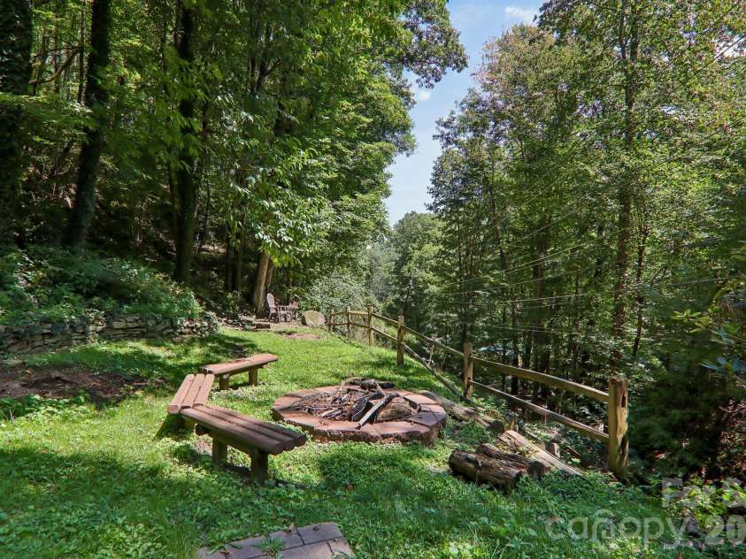 16 Wits End Way, Waynesville, NC 28785.  MLS# CAR4428017, YatesRealty ID 54199. 