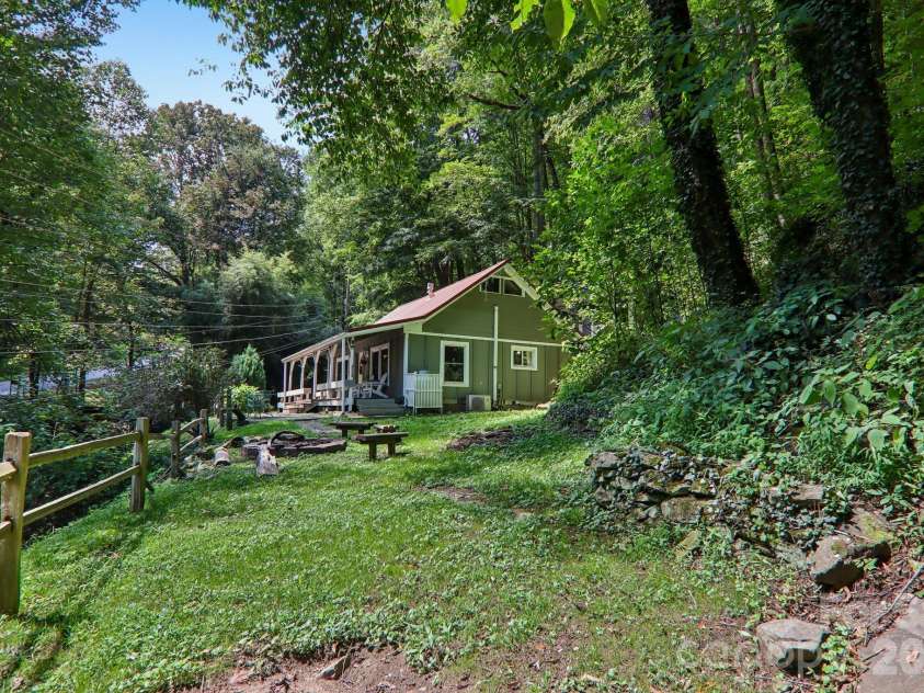 16 Wits End Way, Waynesville, NC 28785.  MLS# CAR4428017, YatesRealty ID 54199. 