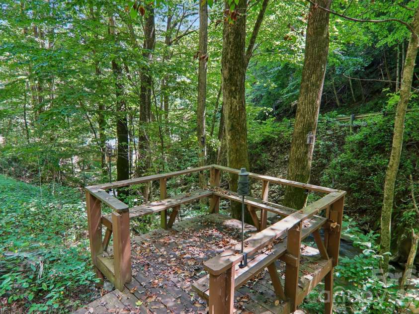 16 Wits End Way, Waynesville, NC 28785.  MLS# CAR4428017, YatesRealty ID 54199. 