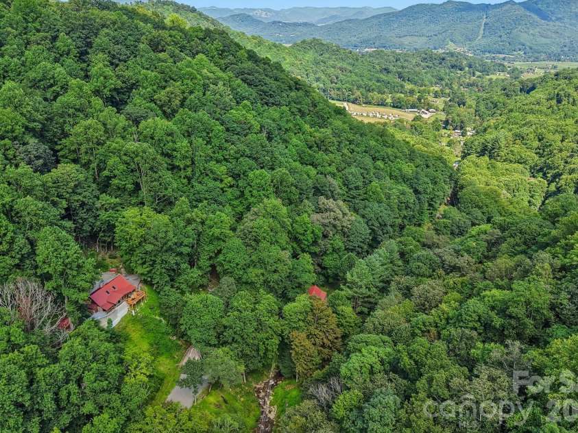 16 Wits End Way, Waynesville, NC 28785.  MLS# CAR4428017, YatesRealty ID 54199. 