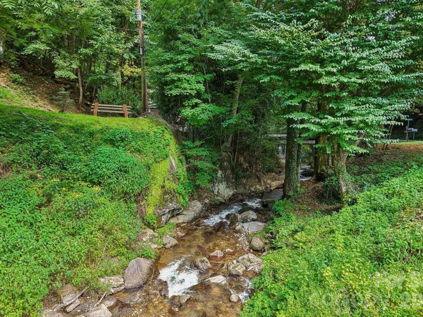 16 Wits End Way, Waynesville, NC 28785.  MLS# CAR4428017, YatesRealty ID 54199. 