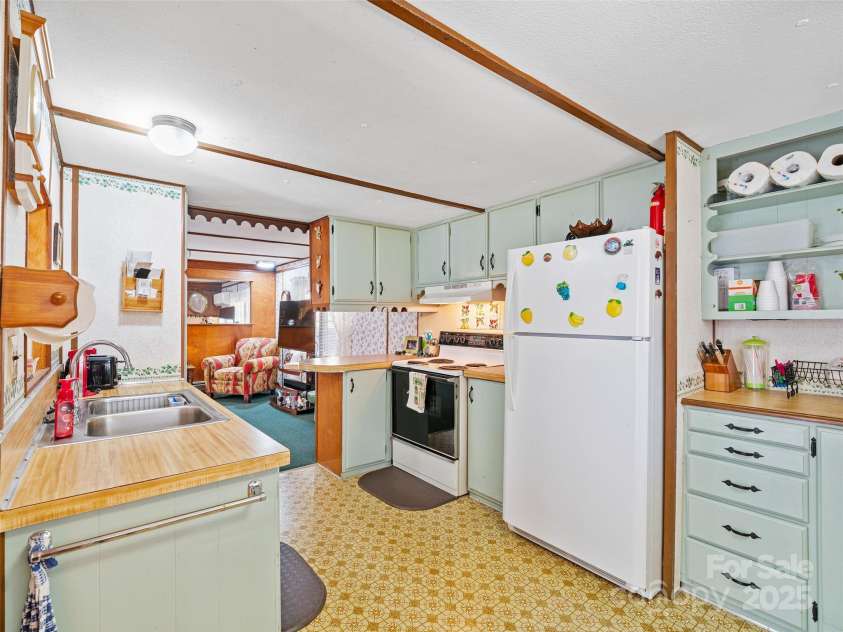 2850 Henson Creek Road, Newland, NC 28657.  MLS# CAR4329735, YatesRealty ID 542. 