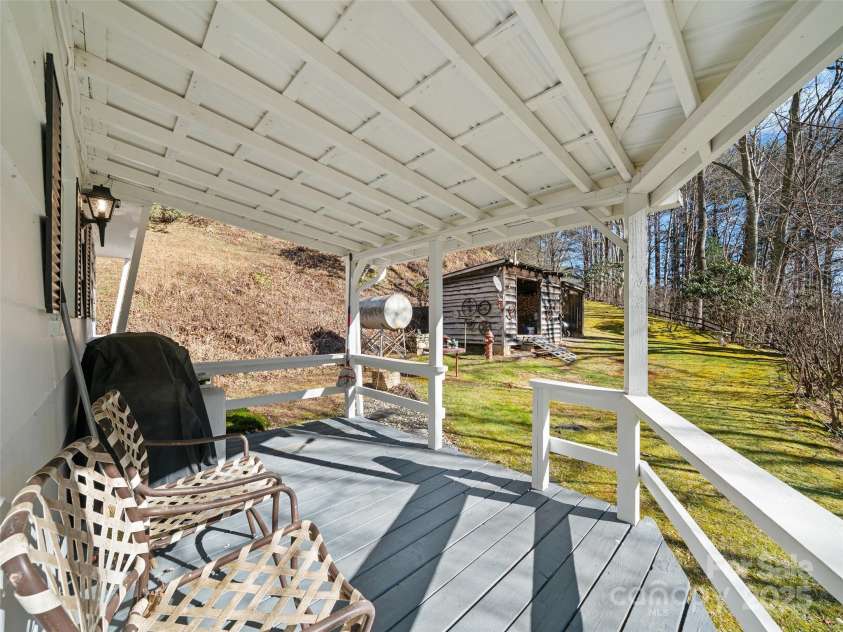 2850 Henson Creek Road, Newland, NC 28657.  MLS# CAR4329735, YatesRealty ID 542. 