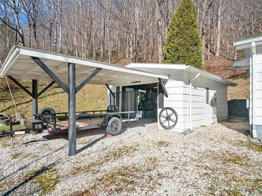 2850 Henson Creek Road, Newland, NC 28657.  MLS# CAR4329735, YatesRealty ID 542. 
