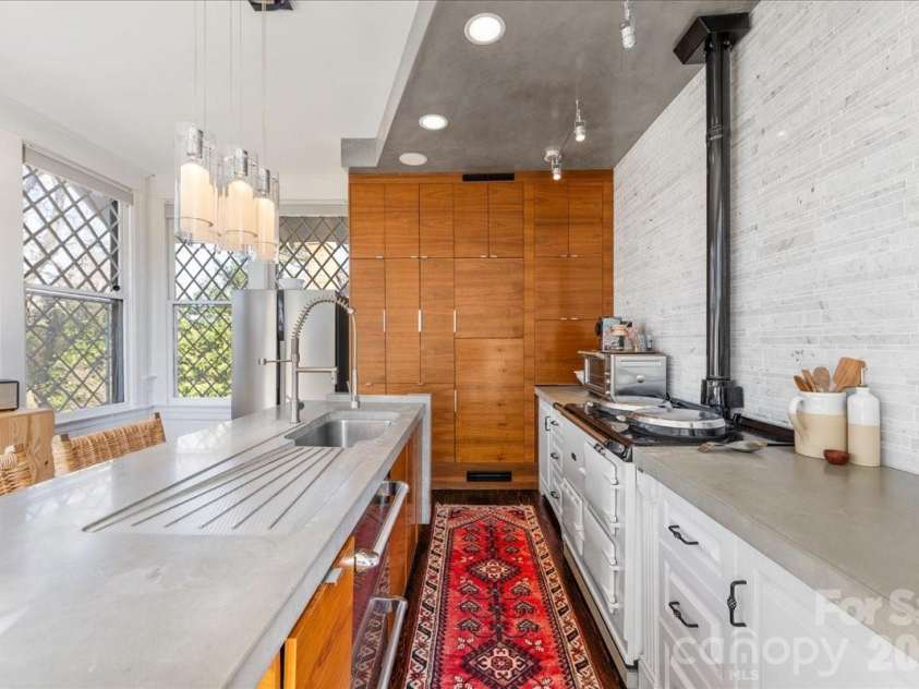509 Clement Avenue, Charlotte, NC 28204.  MLS# CAR4355335, YatesRealty ID 5420. 