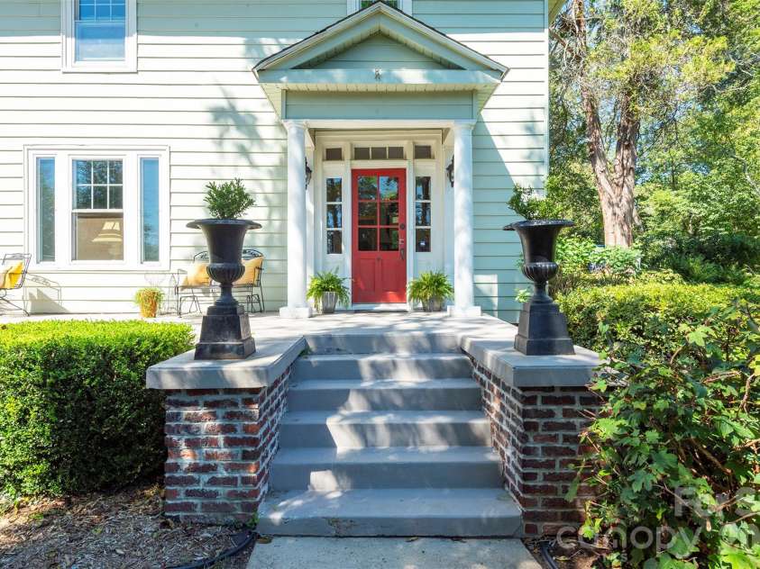 710 Merrimon Avenue, Asheville, NC 28804.  MLS# CAR4430007, YatesRealty ID 54201. 
