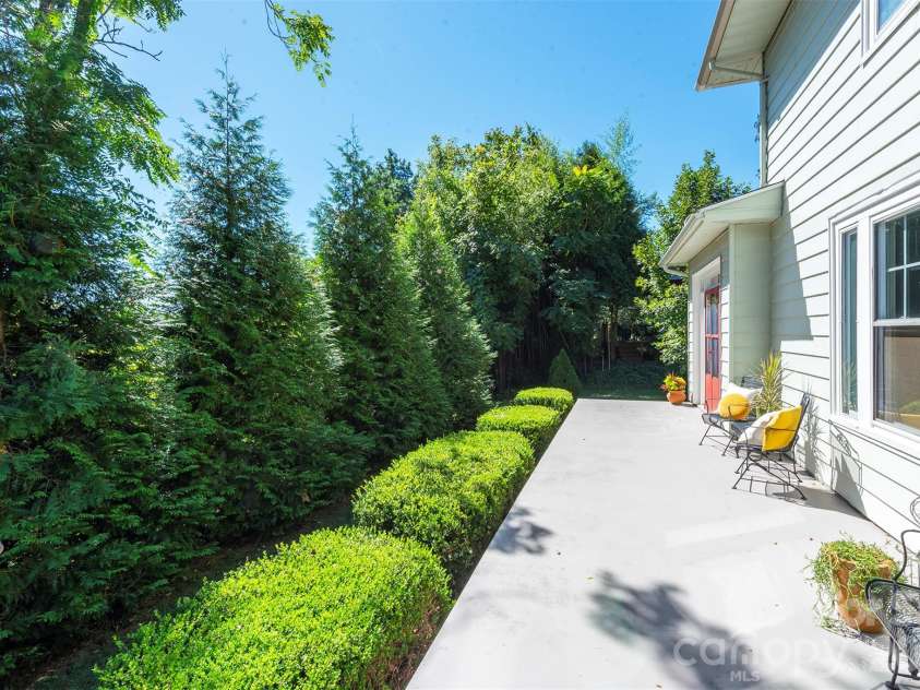 710 Merrimon Avenue, Asheville, NC 28804.  MLS# CAR4430007, YatesRealty ID 54201. 