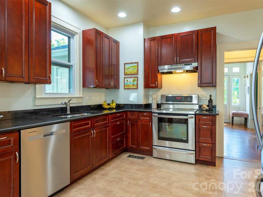 710 Merrimon Avenue, Asheville, NC 28804.  MLS# CAR4430007, YatesRealty ID 54201. 