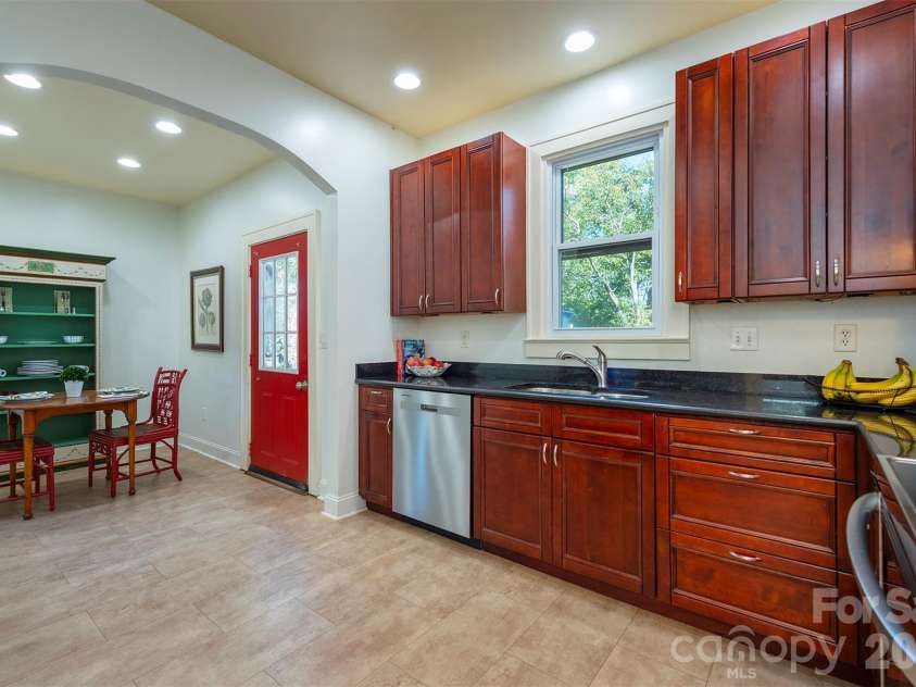710 Merrimon Avenue, Asheville, NC 28804.  MLS# CAR4430007, YatesRealty ID 54201. 