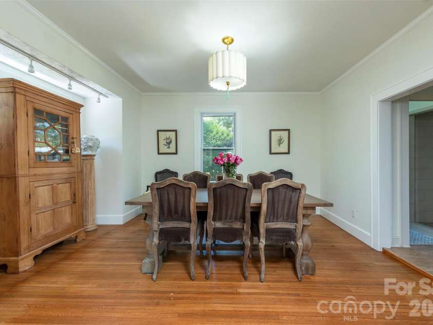 710 Merrimon Avenue, Asheville, NC 28804.  MLS# CAR4430007, YatesRealty ID 54201. 