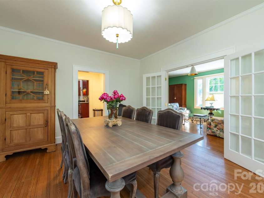 710 Merrimon Avenue, Asheville, NC 28804.  MLS# CAR4430007, YatesRealty ID 54201. 