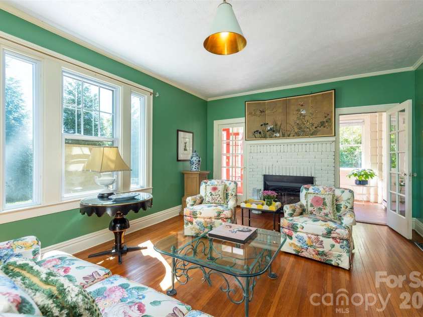 710 Merrimon Avenue, Asheville, NC 28804.  MLS# CAR4430007, YatesRealty ID 54201. 