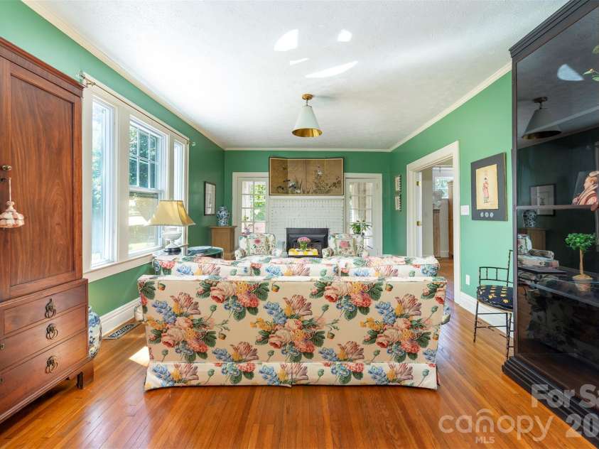 710 Merrimon Avenue, Asheville, NC 28804.  MLS# CAR4430007, YatesRealty ID 54201. 