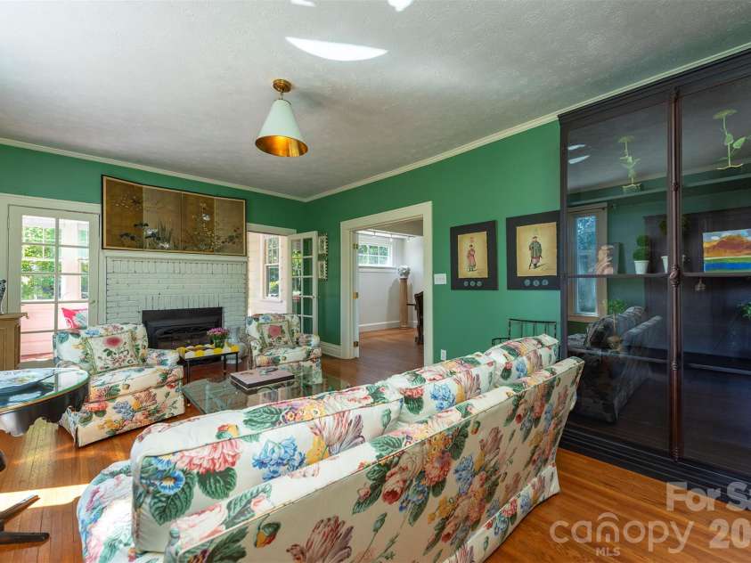 710 Merrimon Avenue, Asheville, NC 28804.  MLS# CAR4430007, YatesRealty ID 54201. 