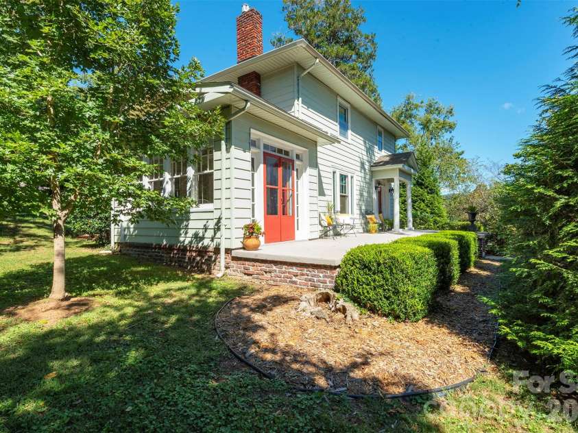 710 Merrimon Avenue, Asheville, NC 28804.  MLS# CAR4430007, YatesRealty ID 54201. 