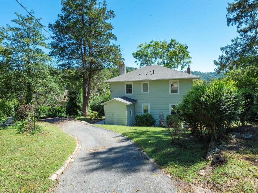 710 Merrimon Avenue, Asheville, NC 28804.  MLS# CAR4430007, YatesRealty ID 54201. 