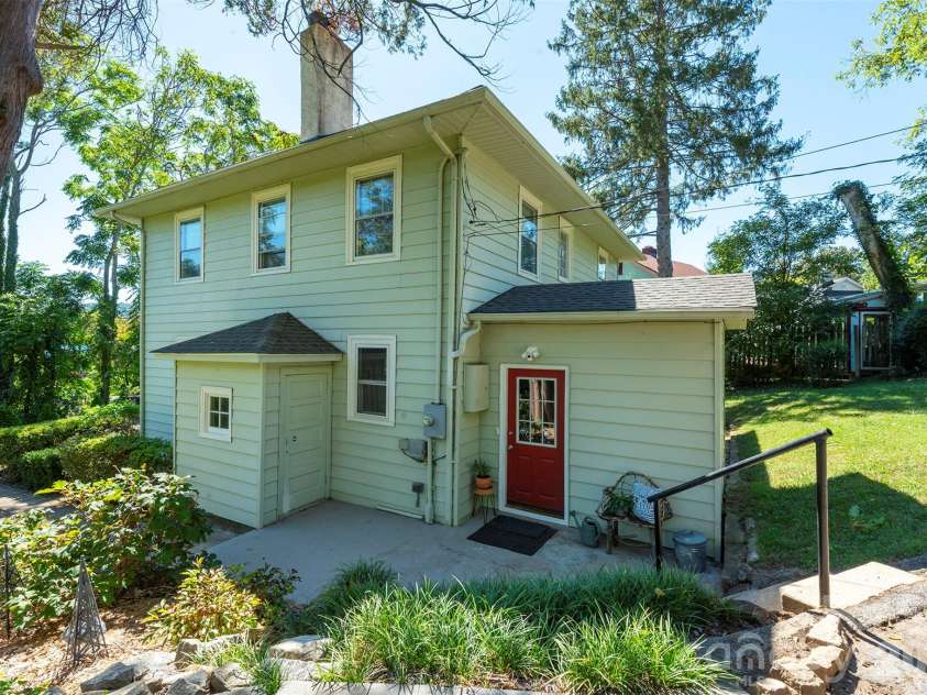710 Merrimon Avenue, Asheville, NC 28804.  MLS# CAR4430007, YatesRealty ID 54201. 