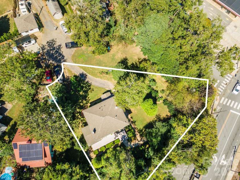 710 Merrimon Avenue, Asheville, NC 28804.  MLS# CAR4430007, YatesRealty ID 54201. 