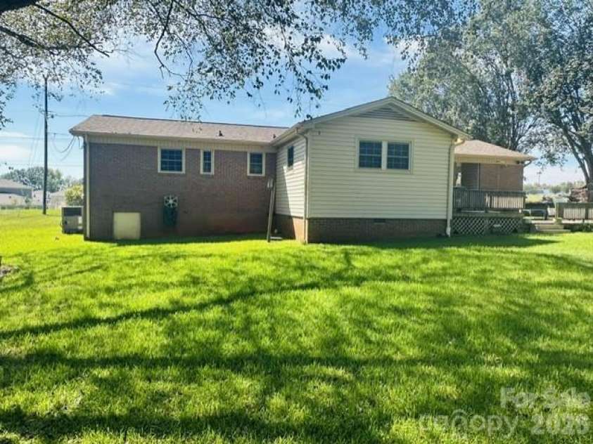 1415 Melrose Drive, Shelby, NC 28152.  MLS# CAR4430198, YatesRealty ID 54203. 