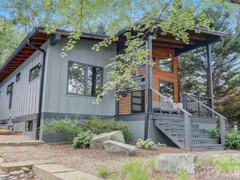 10 Cornelia Street, Asheville, NC 28801.  MLS# CAR4429143, YatesRealty ID 54204. 
