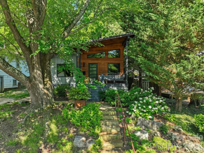 10 Cornelia Street, Asheville, NC 28801.  MLS# CAR4429143, YatesRealty ID 54204. 