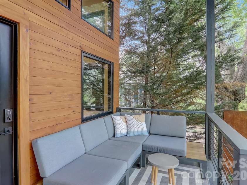10 Cornelia Street, Asheville, NC 28801.  MLS# CAR4429143, YatesRealty ID 54204. 